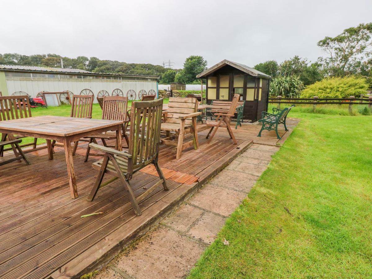 The Lodge Milford Haven Exterior foto